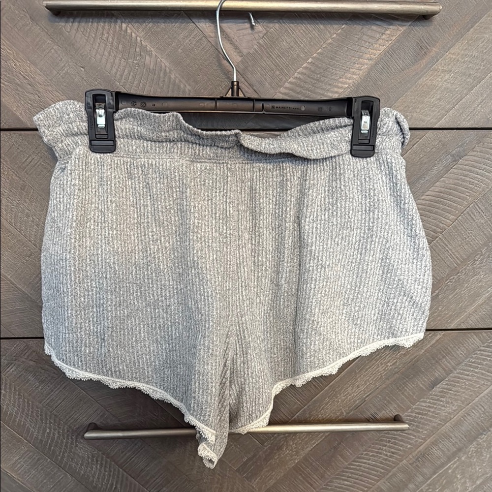 Abercrombie & Fitch Gray shorts with Elastic Waistband - Picture 3 of 3